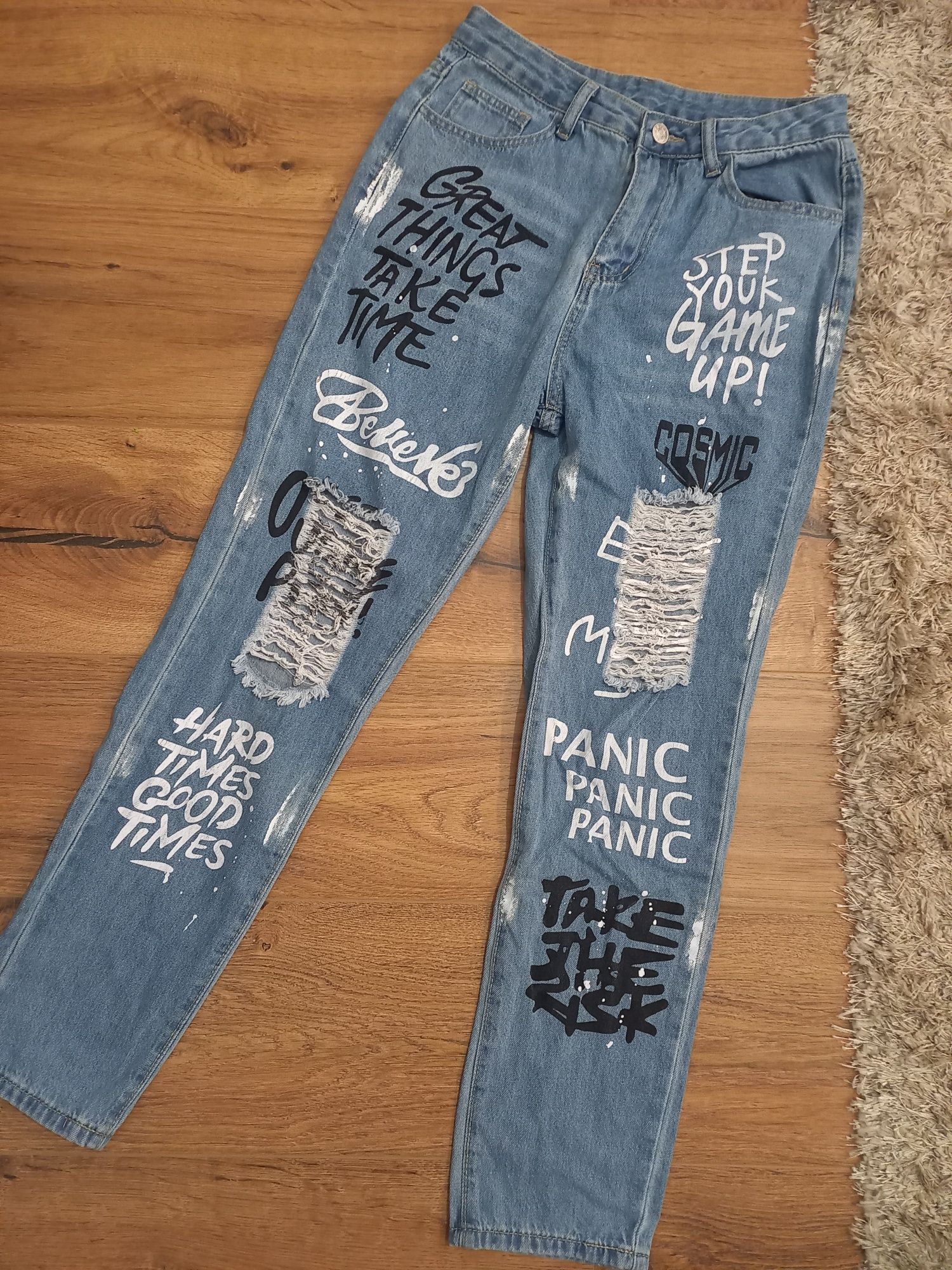 Spodnie jeansy boyfriend mom fit shein S nadruk, napisy, dziury