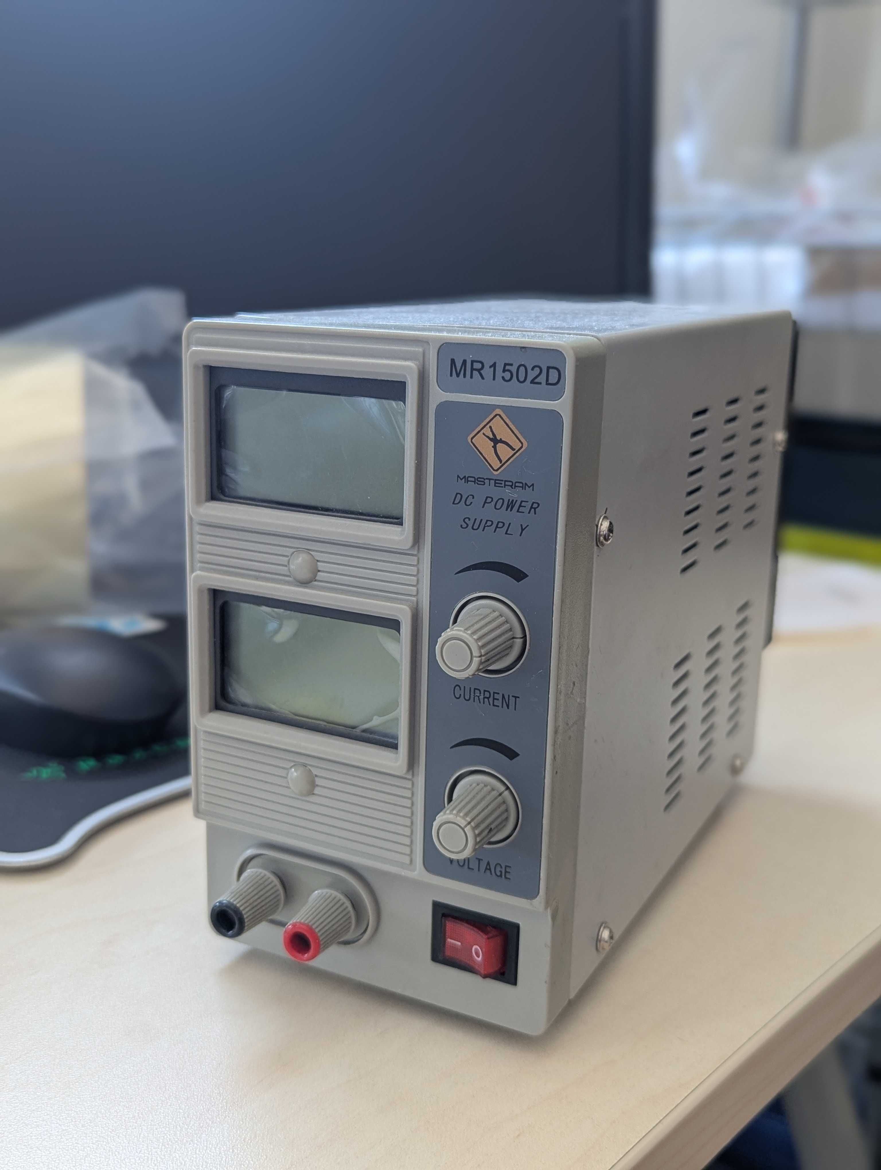 Якісний лабораторний блок живлення Masteram MR1502D