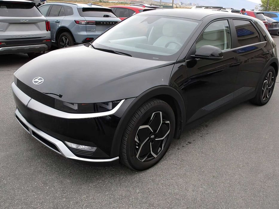 Hyundai Ioniq 5      2023