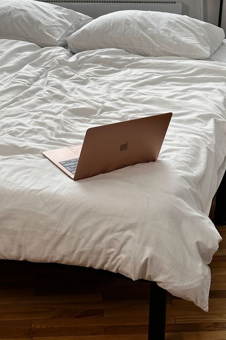 Продам макбук air13 2019 gold /rose gold