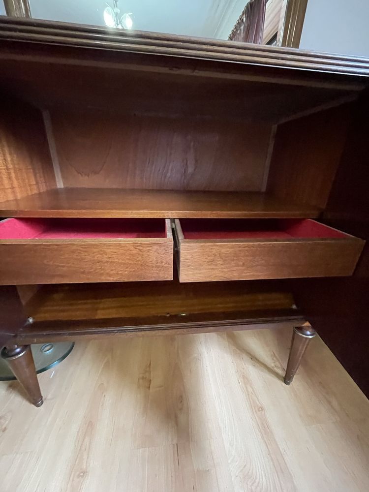 Moveis de sala jantar aparador com espelho e mesa de jantar