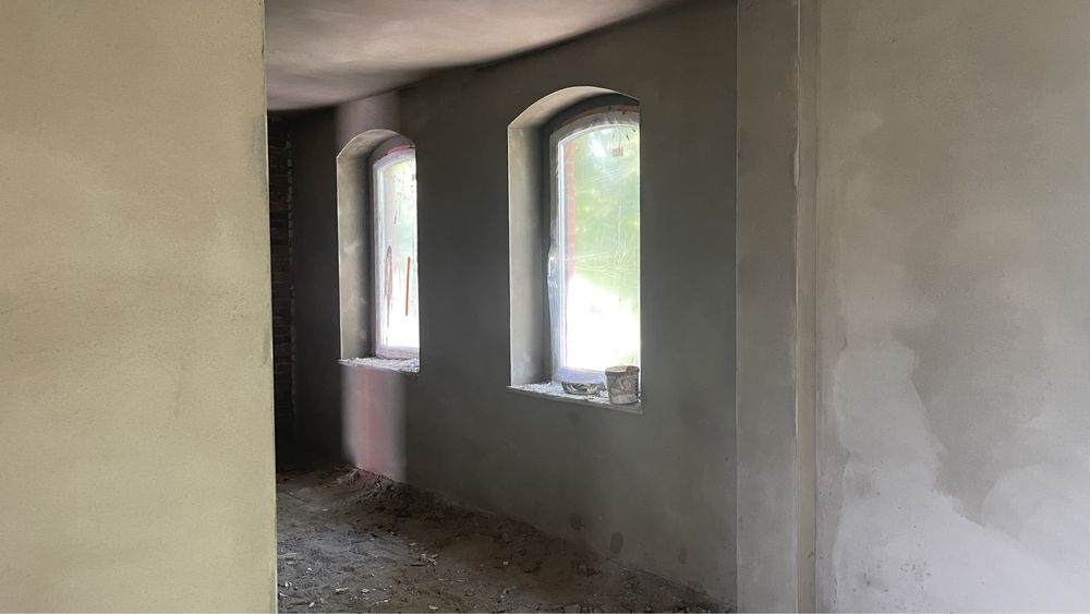 Tynki cementowo- wapienne na wszystkie sciany.
