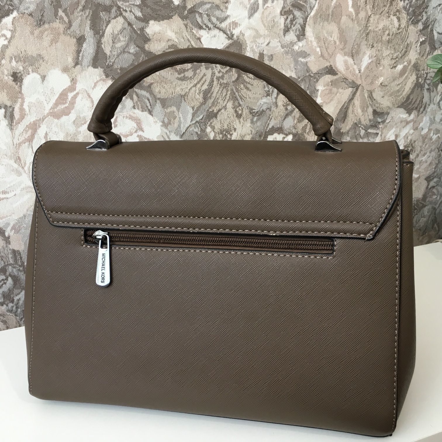 Женская сумка в стиле MIchael Kors