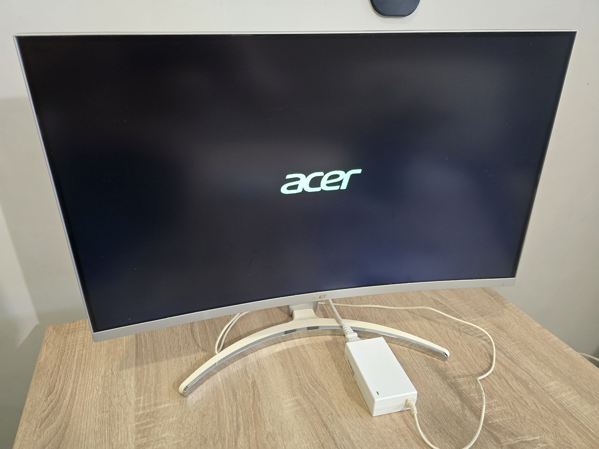 Monitor Acer ED273wmidx
Z