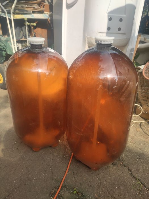 Бутылки для вина.
