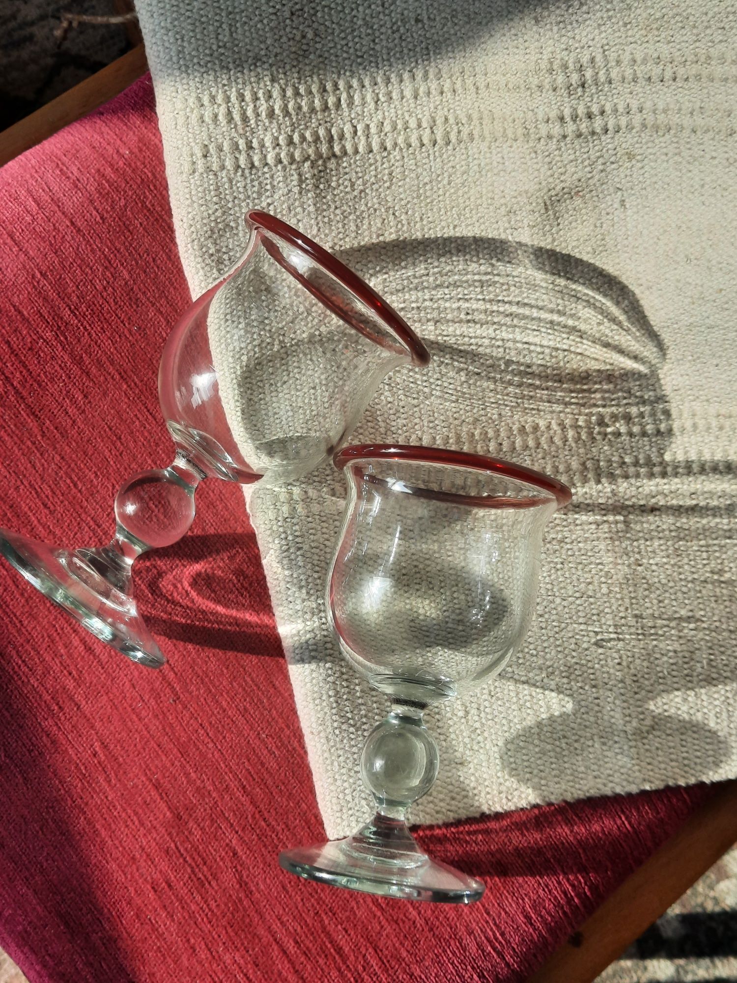 Kieliszki do wina szklane z grubego szkła bordowe unikat zestaw ręczni