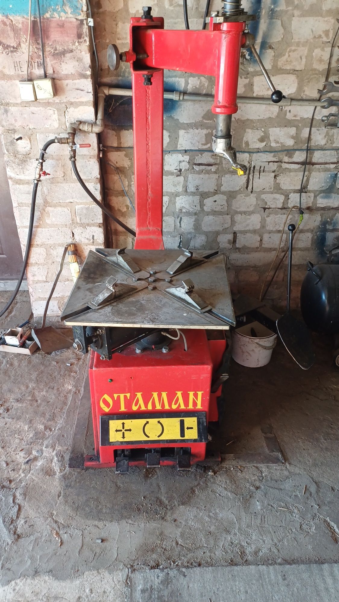 Шиномонтажний станок ОТАМАН 380в
