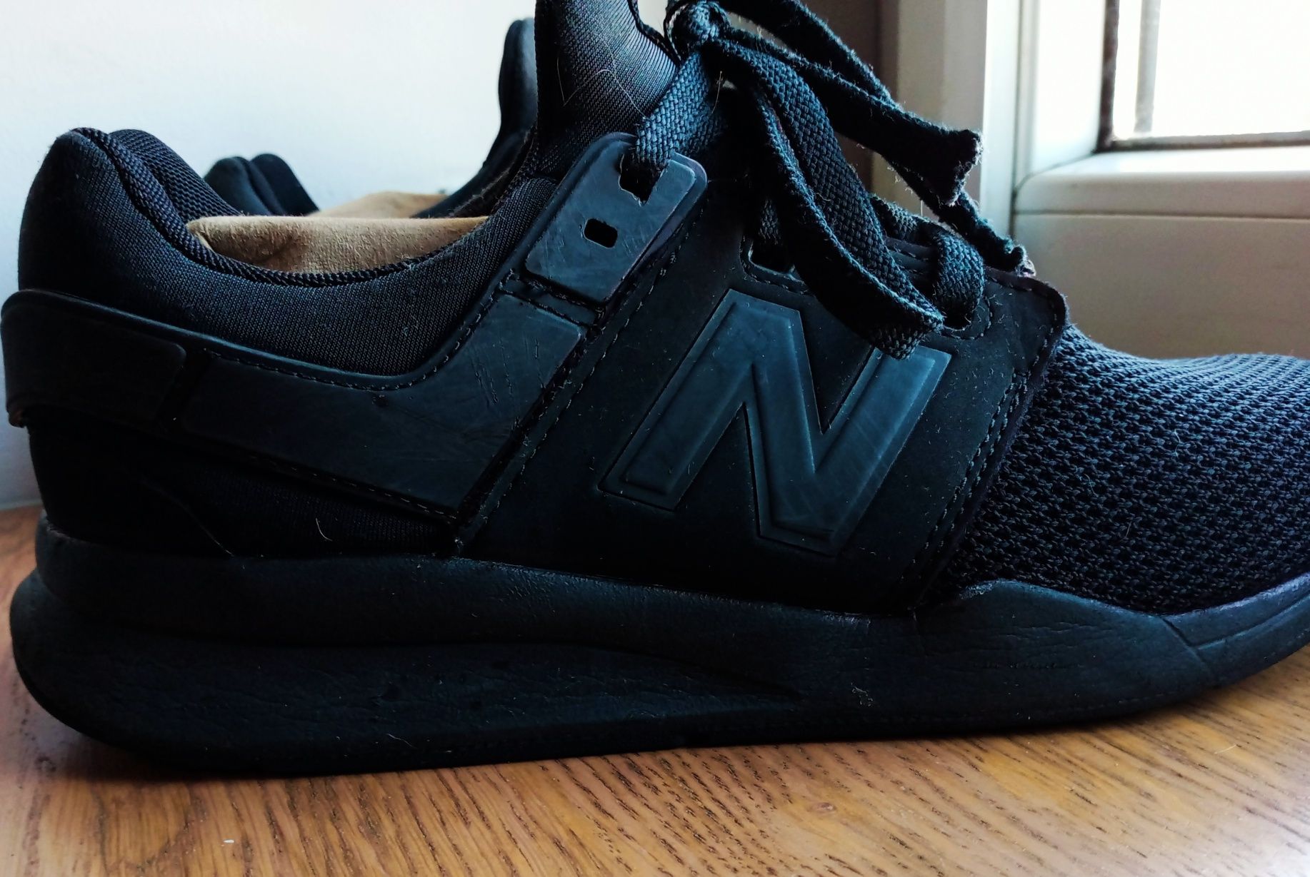 Adidasy czarne New Balance 247 MEN