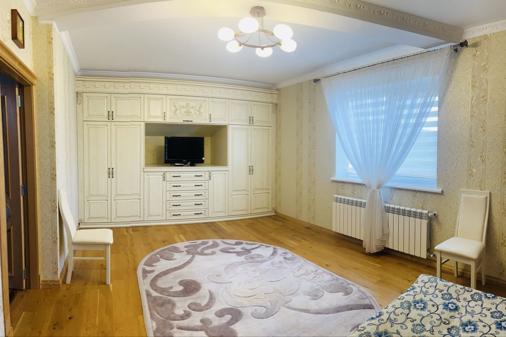 Продаж будинку з ремонтом на околиці міста