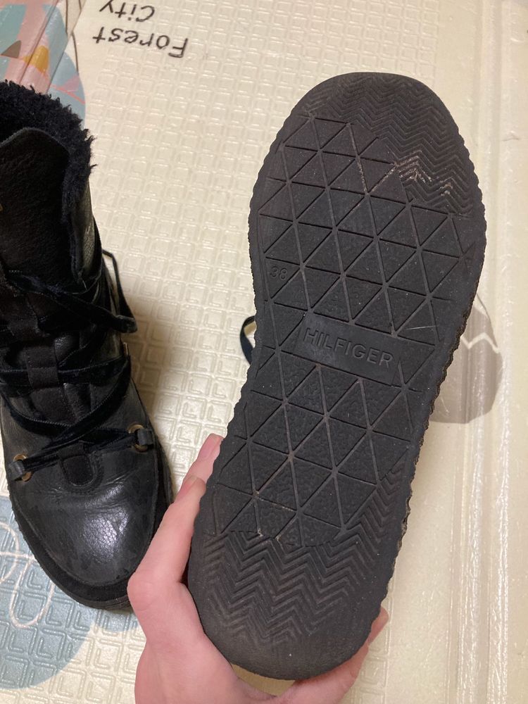 Зимові чоботи Tommy Filfiger 7,5 розмір