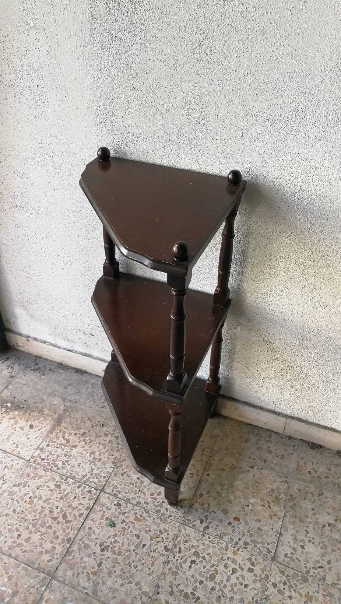 Prateleiras de Canto em madeira