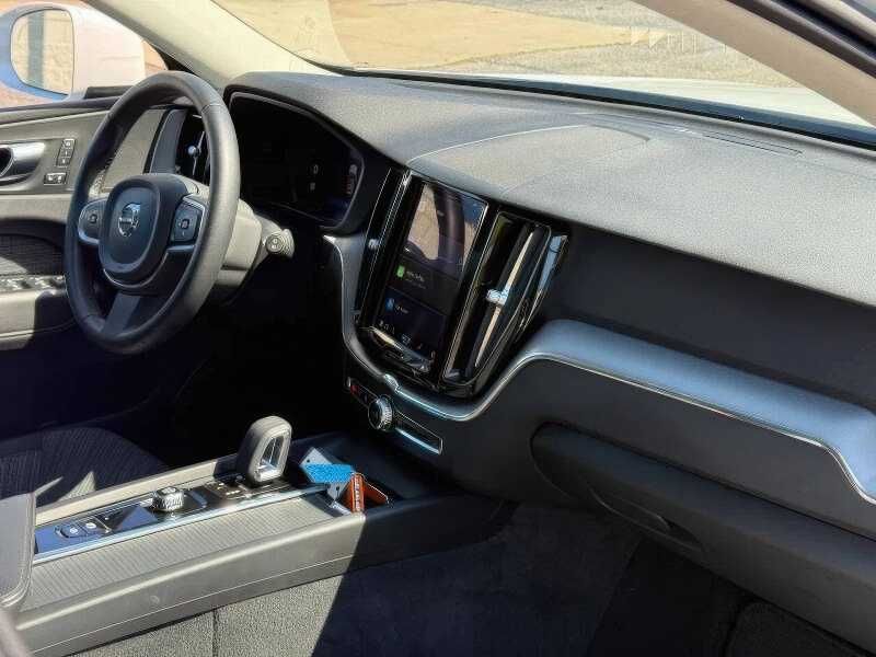 2022 Volvo XC60 B5 Momentum