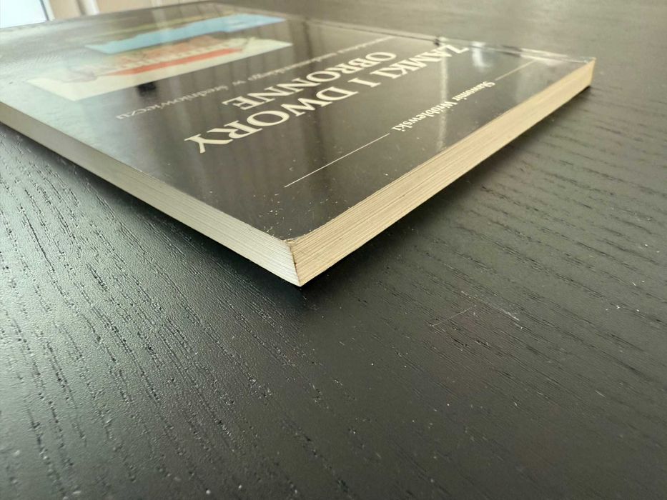 Zamki i dwory obronne województwa sandomierskiego w średniowieczu