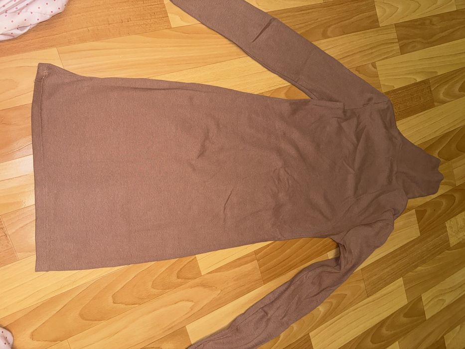 Сукня з горловиною