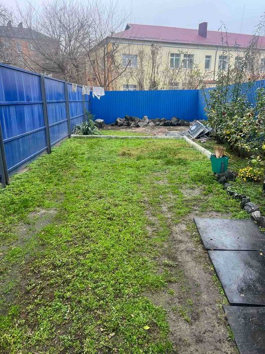 Пропоную до продажу двоповерховий будинок в центрі міста