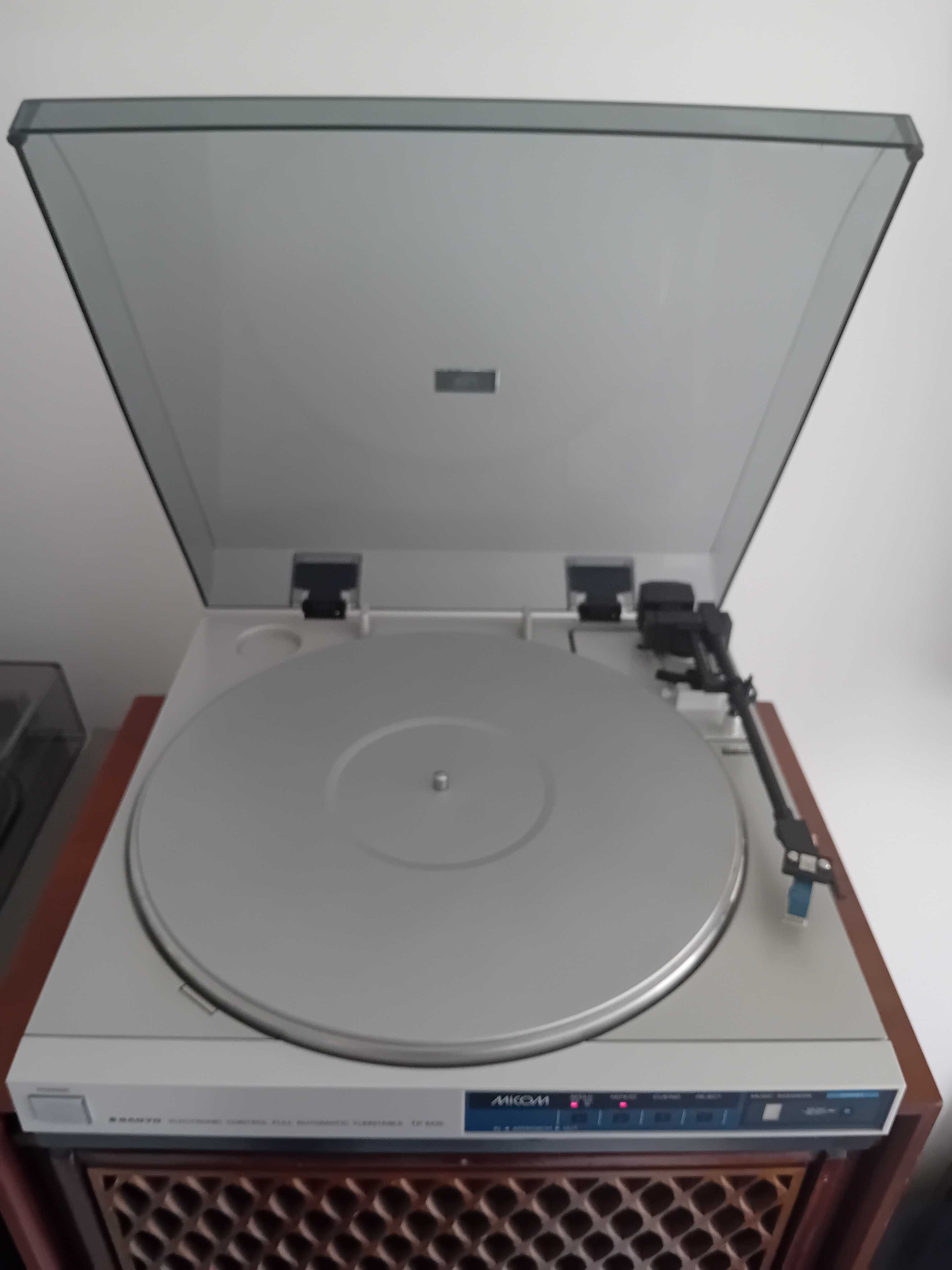Gramofon Sanyo TP M15