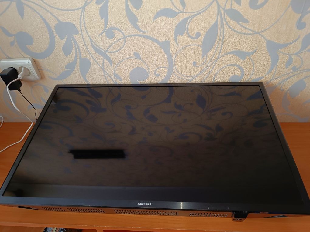 Телевізор 32" Samsung Smart UE32J5200 TV Black