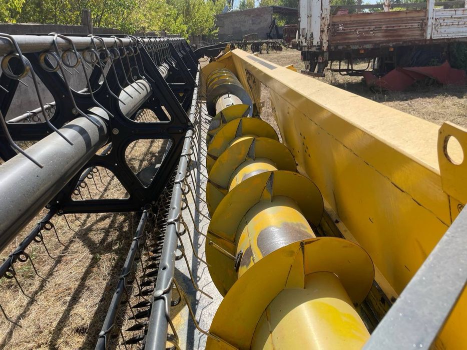 Продам комбайн NewHolland CX6090