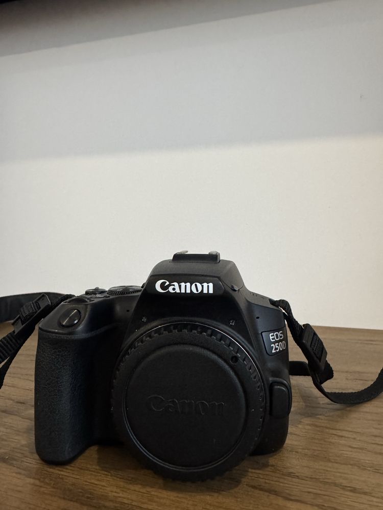 Kit Máquina Fotográfica CANON EOS 250D PR 18-55mm f/4-5.6