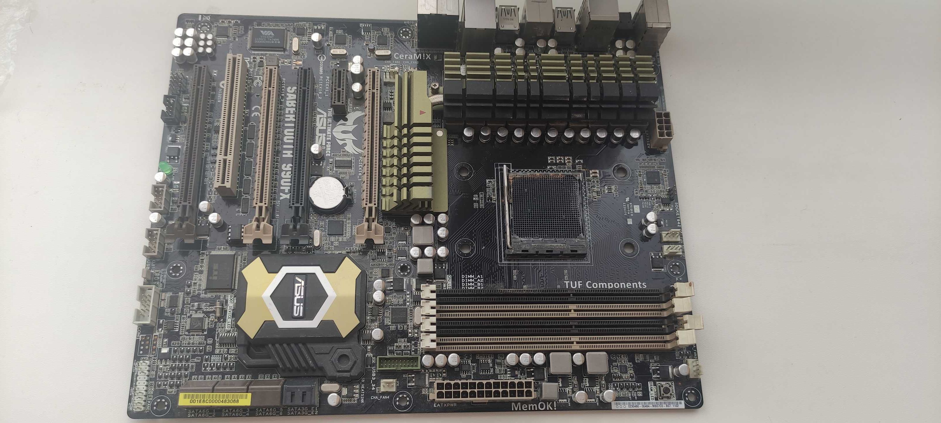 Материнська плата Asus Sabertooth 990FX