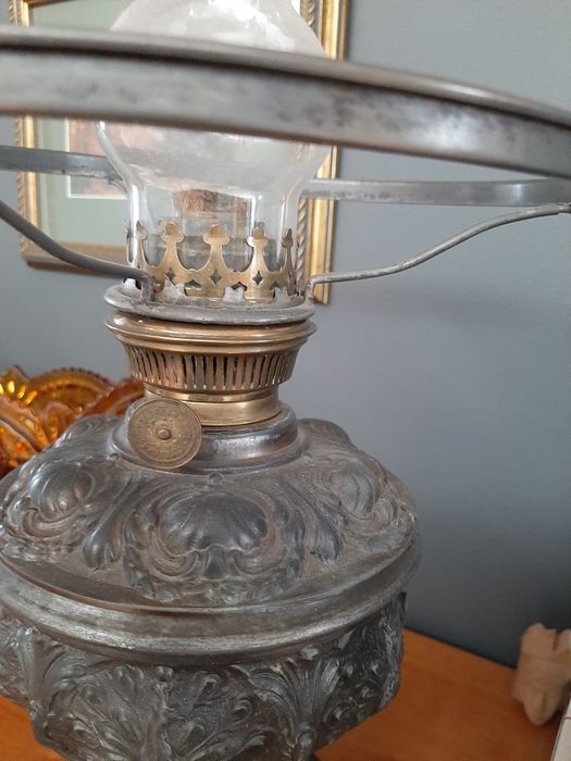 Kompletna lampa naftowa.