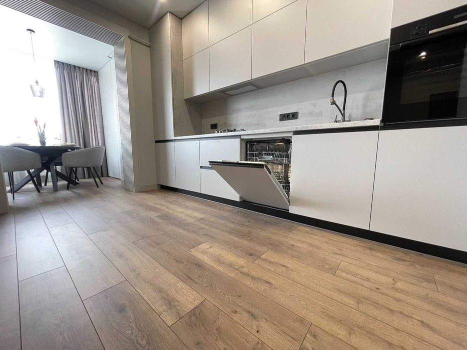 Немовірно світла та красива, двокімнатна квартира, вул. Молодіжна 5