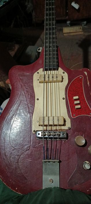 60+ Бас электрогитара самодел.