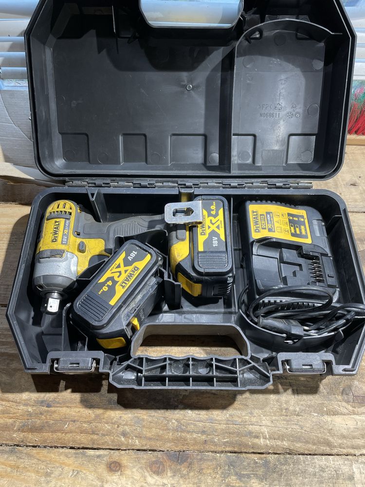 Гайковерт DeWALT DCF 880