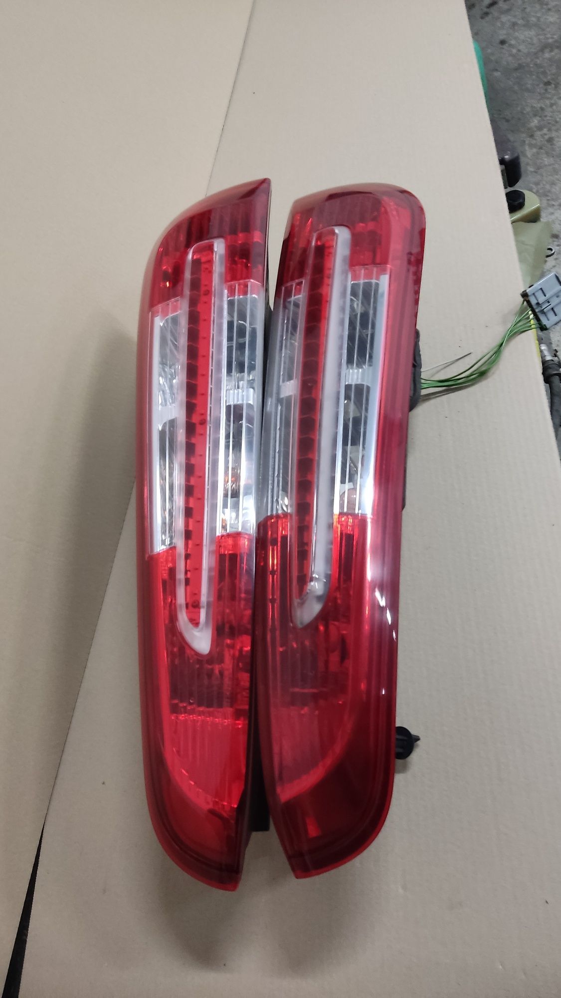 Ford C Max lift lampy tył.