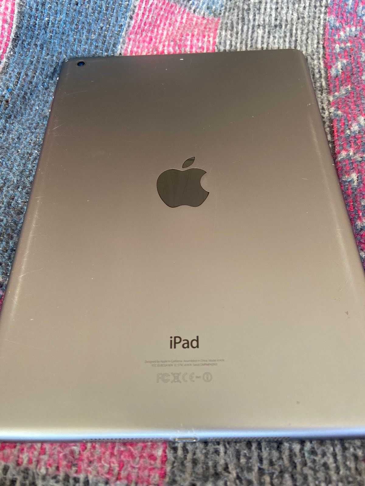 Планшет Apple iPad Air 32 GB (A1474)
