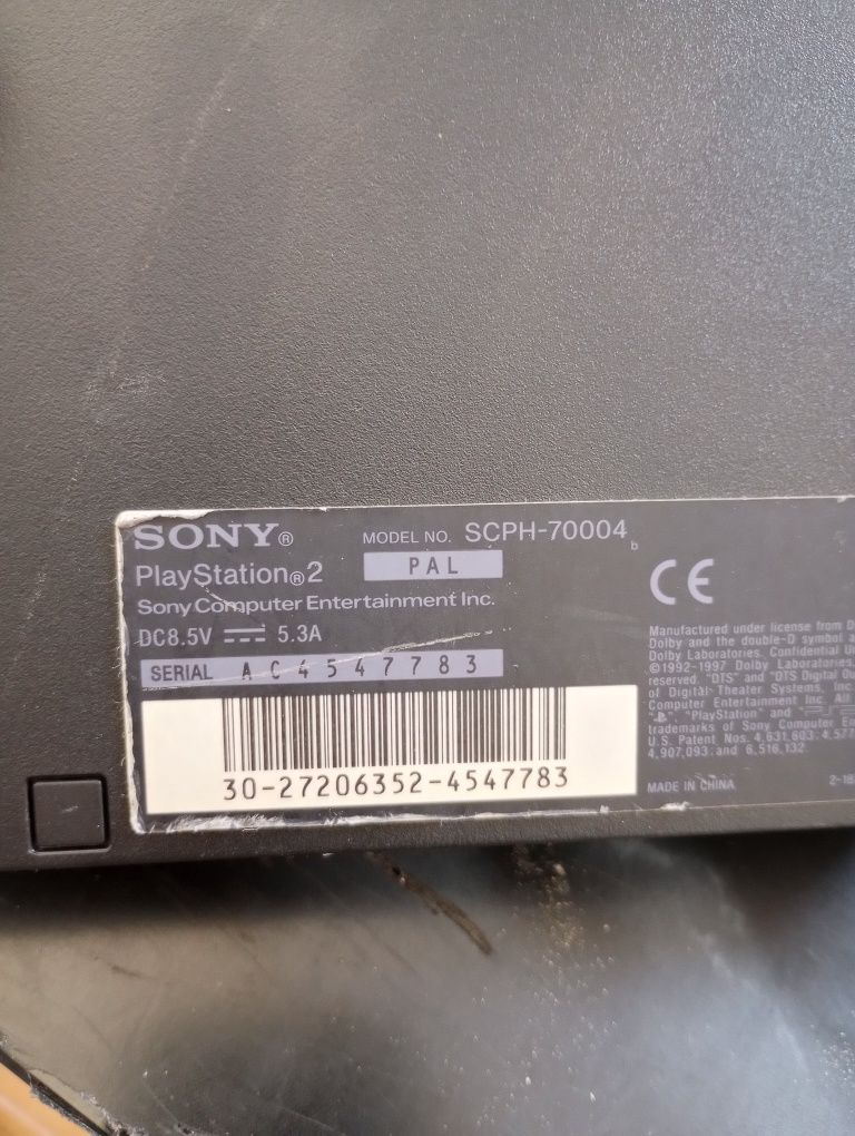 DOIS PS 2 SOMENTE CONSOLA COM 1 dvd CADA.