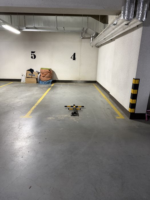 Miejsce postojowe w garażu podziemnym / osiedle projektant / solińska