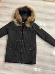 Czarna kurtka parka z naturalnym futrem Jenot