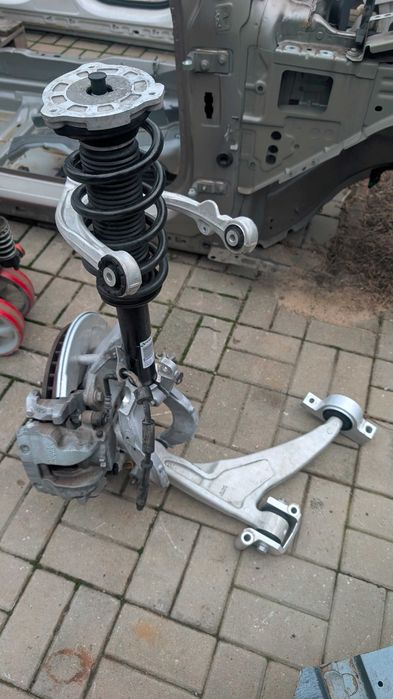 volvo xc60 xc90 II zawieszenie prawy przód zwrotnia wahacz amortyzator