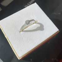 Pierścionek zaręczynowy z diamentami białe złoto
