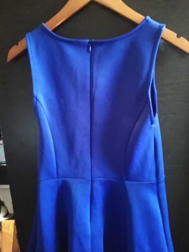 Niebieska sukienka mini