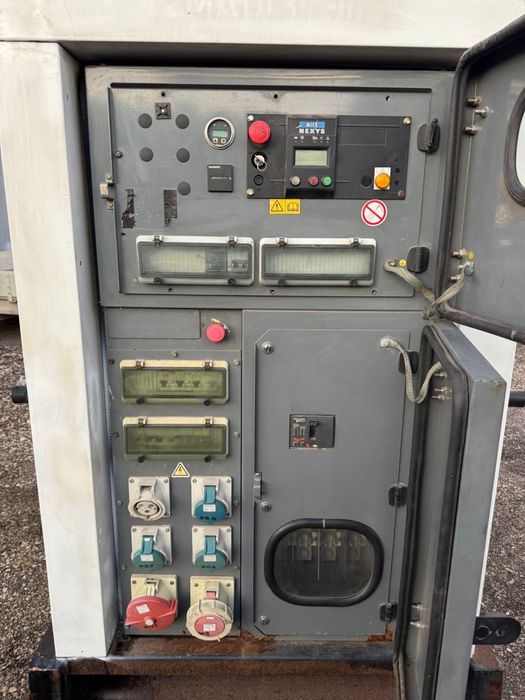 Agregat prądotwórczy SDMO R90C3|90 kVA|John Deere|2011|stan bdb