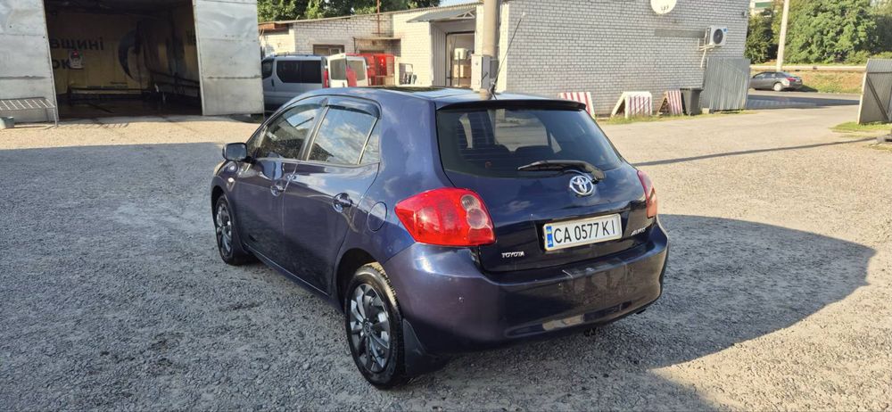 Тойота Ауріс 1.6 Автомат