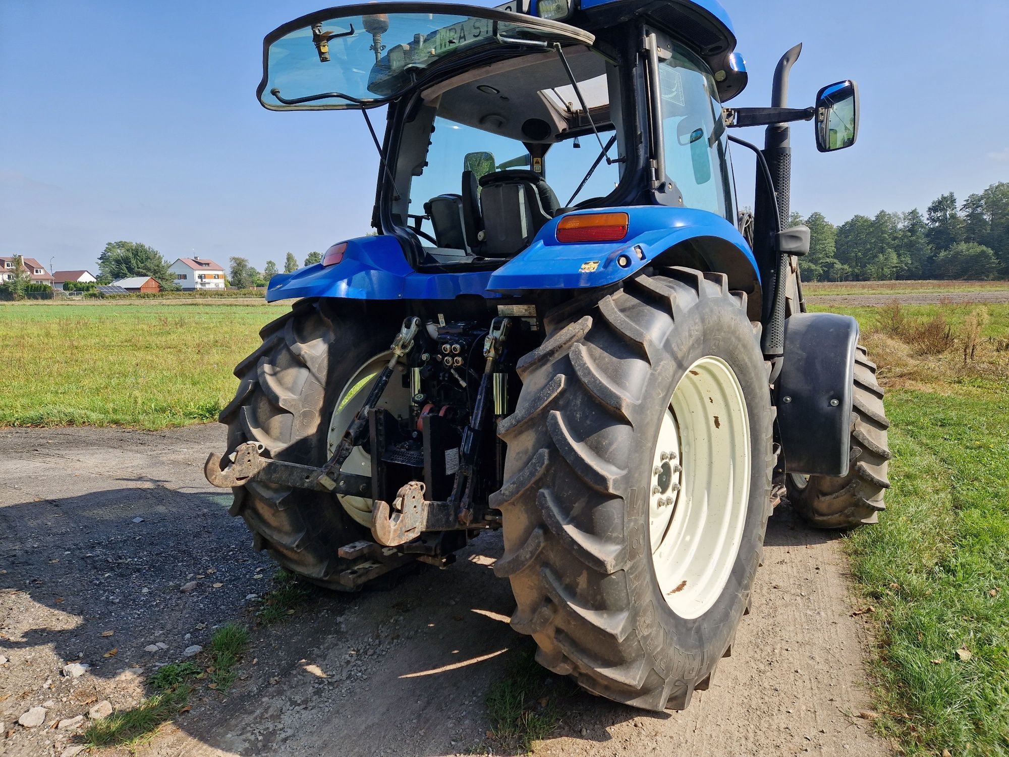 New Holland TS100A z turem