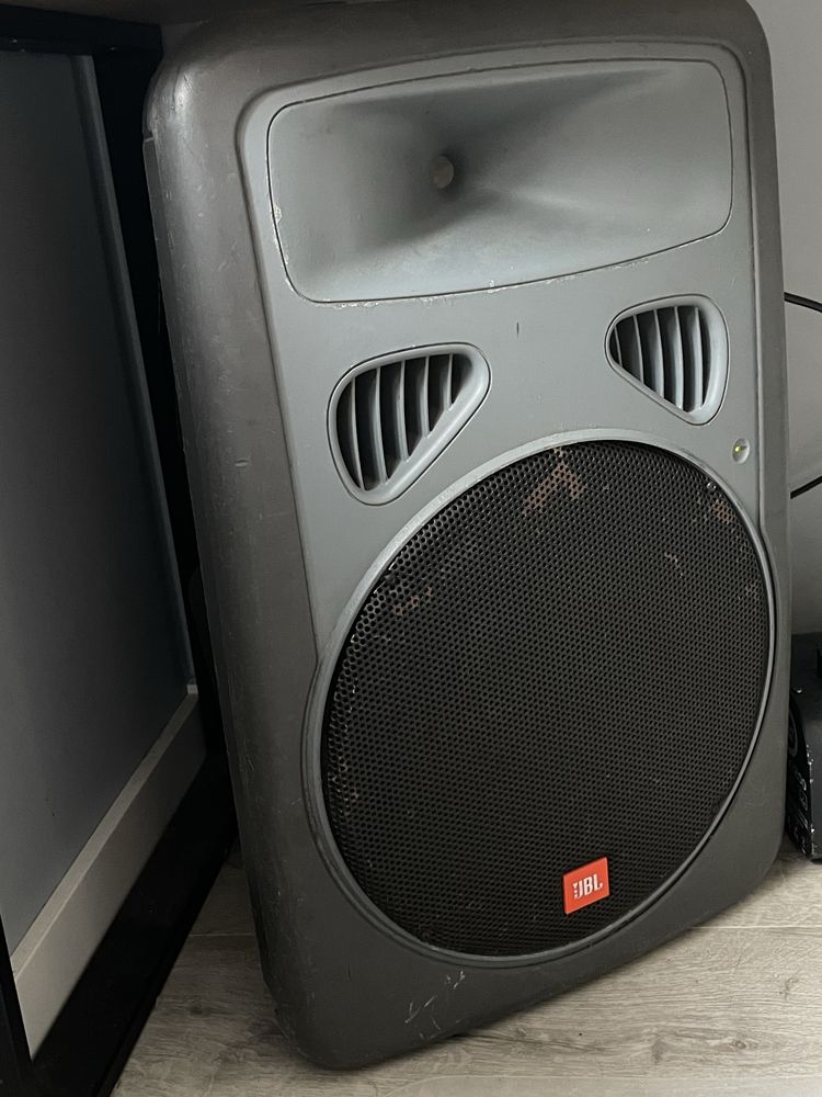 jbl eon 15P aktywna kolumna glośnik imprezowy glośny 200W