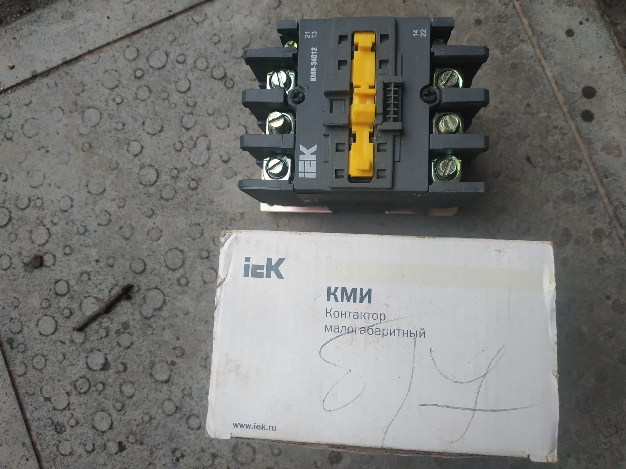 Контактор КМИ-46512 65А 400В