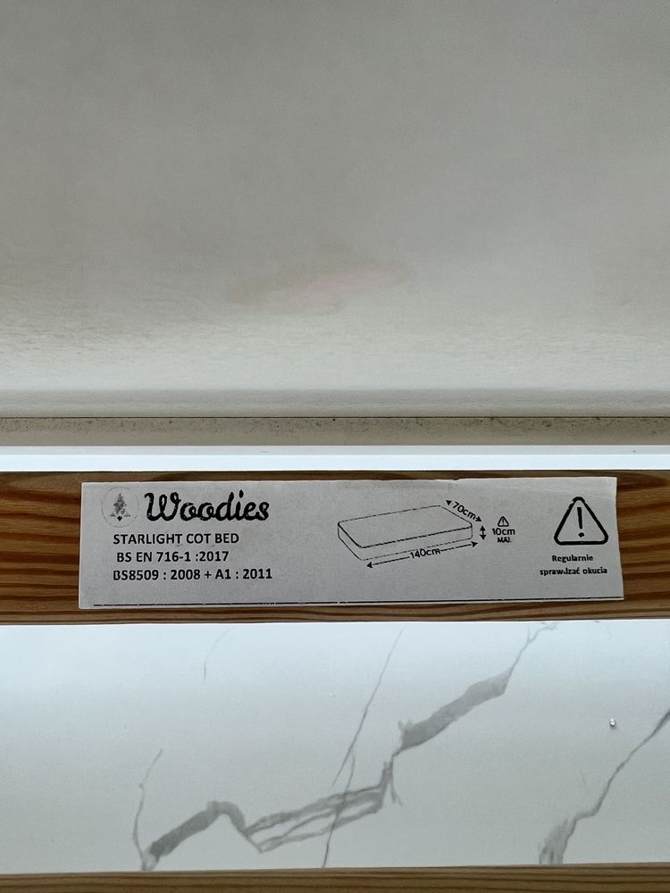 Łóżeczko dziecięce Woodies Starlight Cot Bed 140×70 cm z materacem