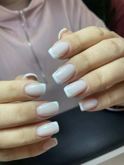 Манікюр,педикюр,нарощування і коррекція нігтів.