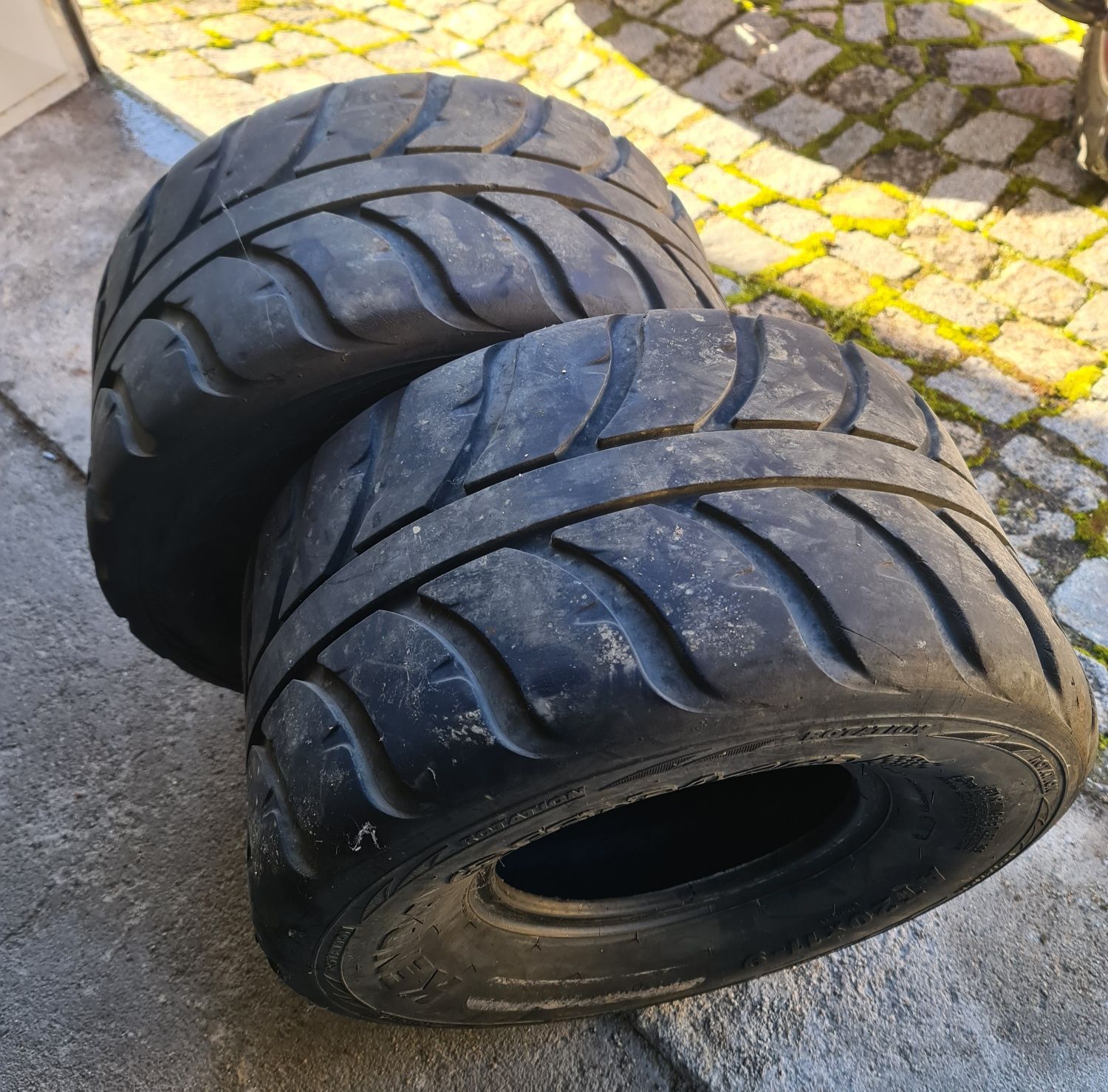 Pneus moto  4 usados , Medida 20×11-9