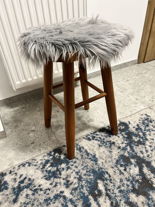 Taboret drewniany
