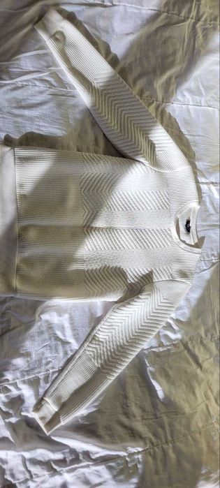 Biały męski sweter w stanie idealnym