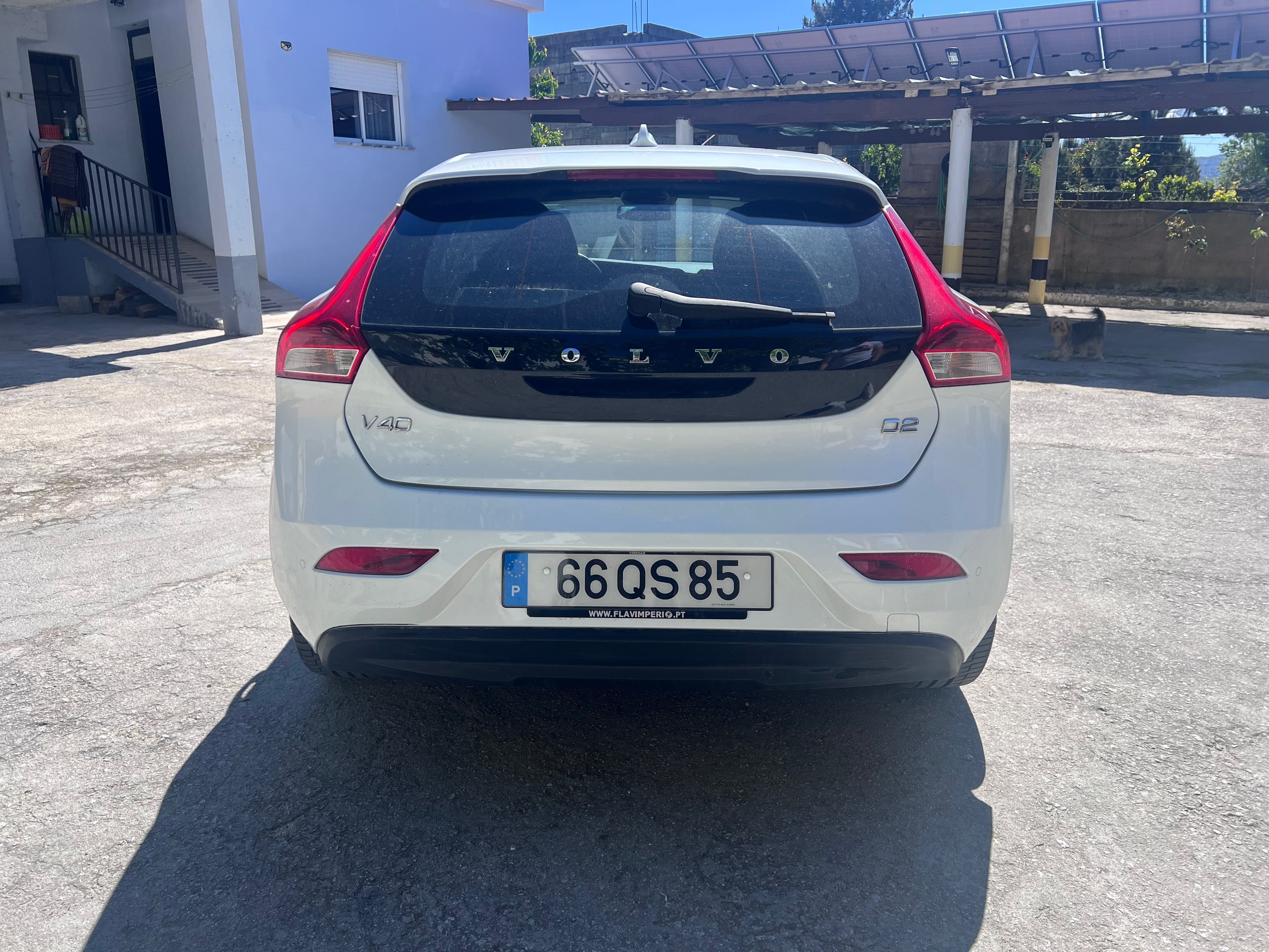 Volvo v40 D2 - Nacional 2.0 com 100.000km