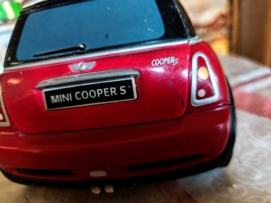 Mini Cooper S miniatura de grandes dimensões