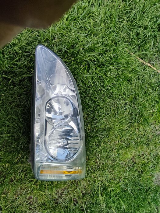 Ліва фара зі сторони водія Ford Focus 2