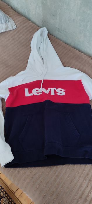 Продам худі levis